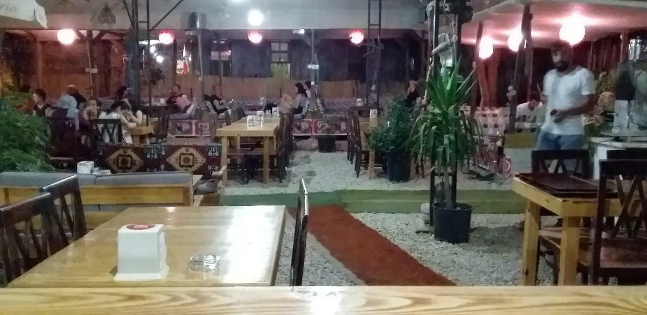 בית אירוח אנטליה Zakkum Pansiyon